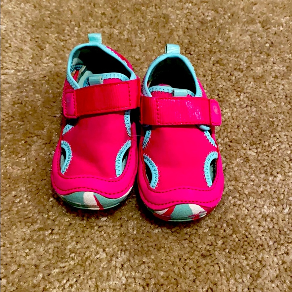 Size 4M stride rite girls water shoes/sandals